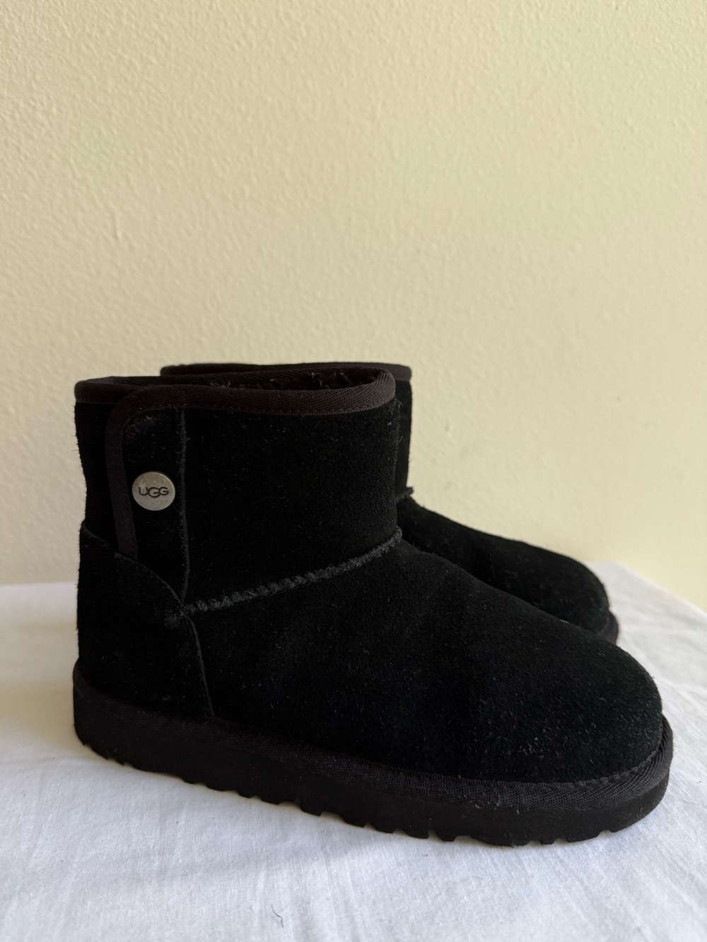 UGG Kids Jona Black Suede Sheepskin Mini Boots US 1 EU 32.5 Excellent